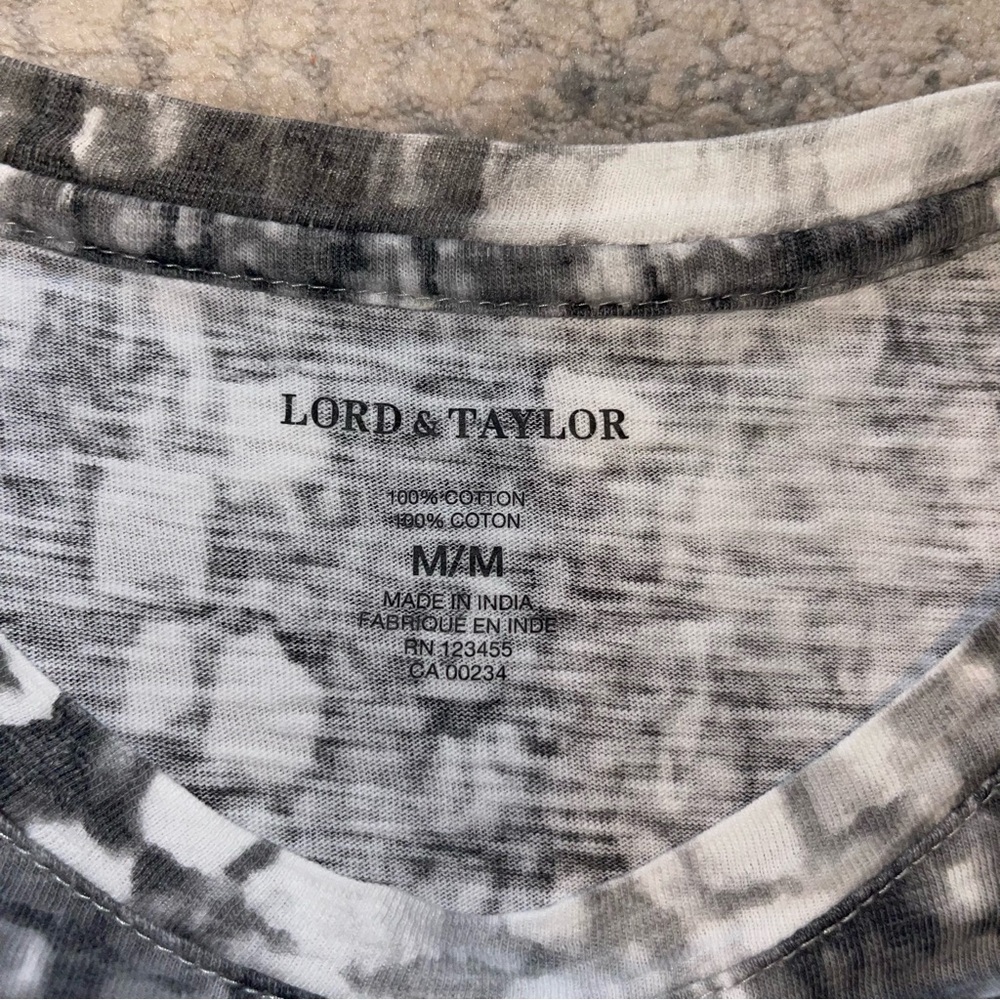 lightly worn top - Picture 3 of 3